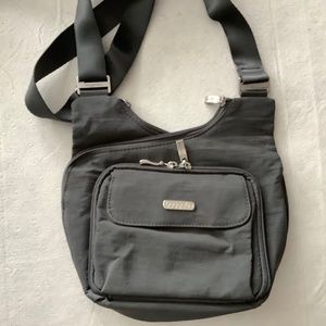 Baggallini Criss Cross like new Charcoal Grey with Pink lining